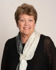 A person wearing a scarf
Description automatically generated